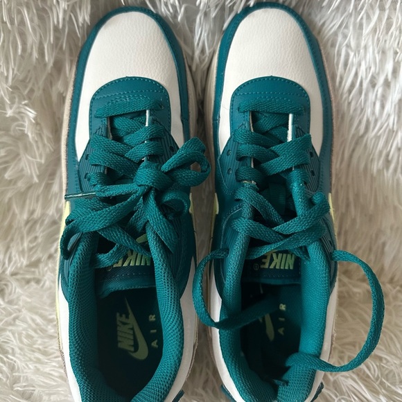 Nike Air Max 90 LTR Big Kids’ Shoes size 5Y or 6.5 Woman’s - Picture 8 of 9